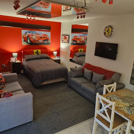 Joiners Arms - Studio Apartments マーケット・ドレイトン エクステリア 写真