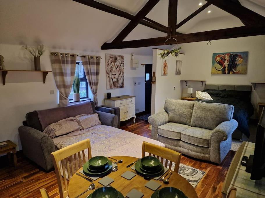Joiners Arms - Studio Apartments マーケット・ドレイトン エクステリア 写真